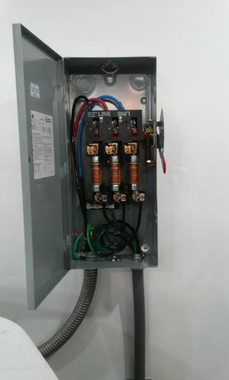 Three-phase disconnect switch installed for Smoke Detector Installation in Ponder