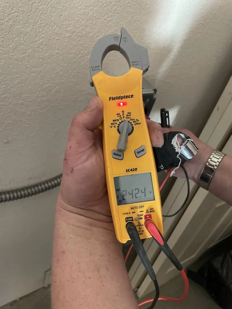 Voltage testing with clamp meter during Circuit Breaker Repair in Ponder